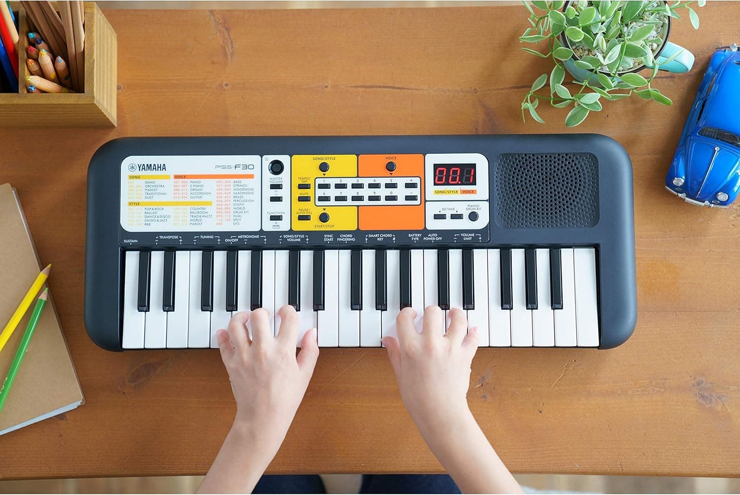 Yamaha PSS-F30 - Portable and Lightweight, Children's Keyboard, 120 Built-in Voices and 30 Songs with Smart Chord Function, Fun Learning Instrument, in Black