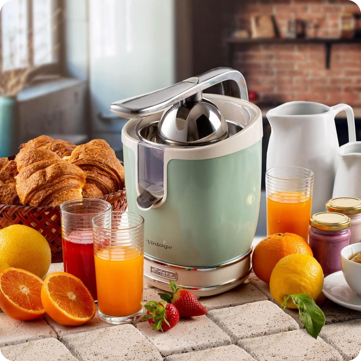 Ariete 413-04 – Vintage Electric Juicers 85 W, Quiet, 2 Different Size Cones, Cable Manure, Stainless Steel Nozzle, Anti-Drip Function, Green Metal Body